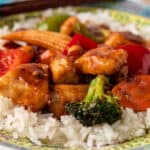 serving of hunan chicken over white rice